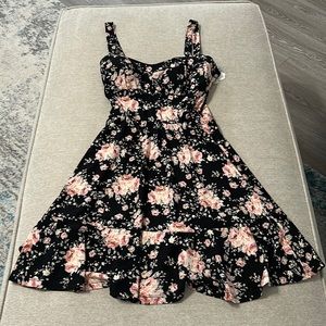 Spring dress, stretchy great for summer date night! Size Medium